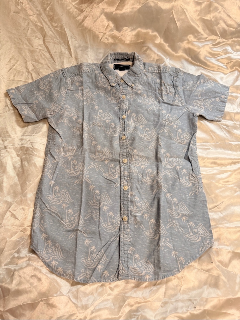 Light Blue Short-Sleeve Button-Down with White Island Print